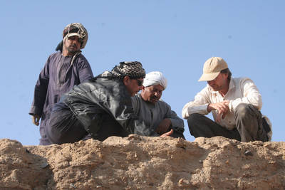 Discussion de travail sur le chantier de Qasr 'Allam